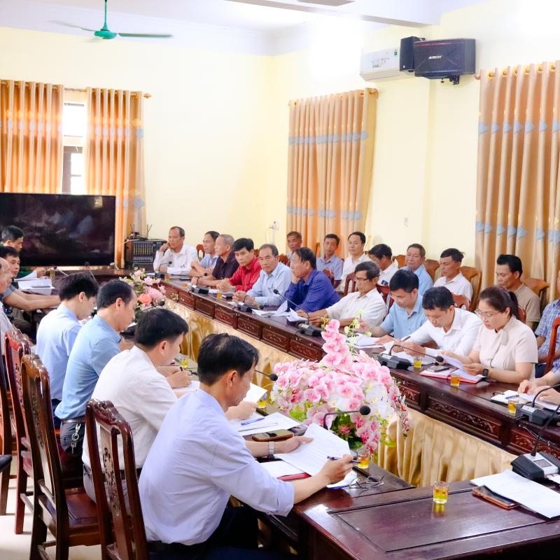 UBND xã Tân Minh tổ chức Hội nghị giao ban với Trưởng thôn và Chủ tịch HĐQT các HTX SSKDDVNN