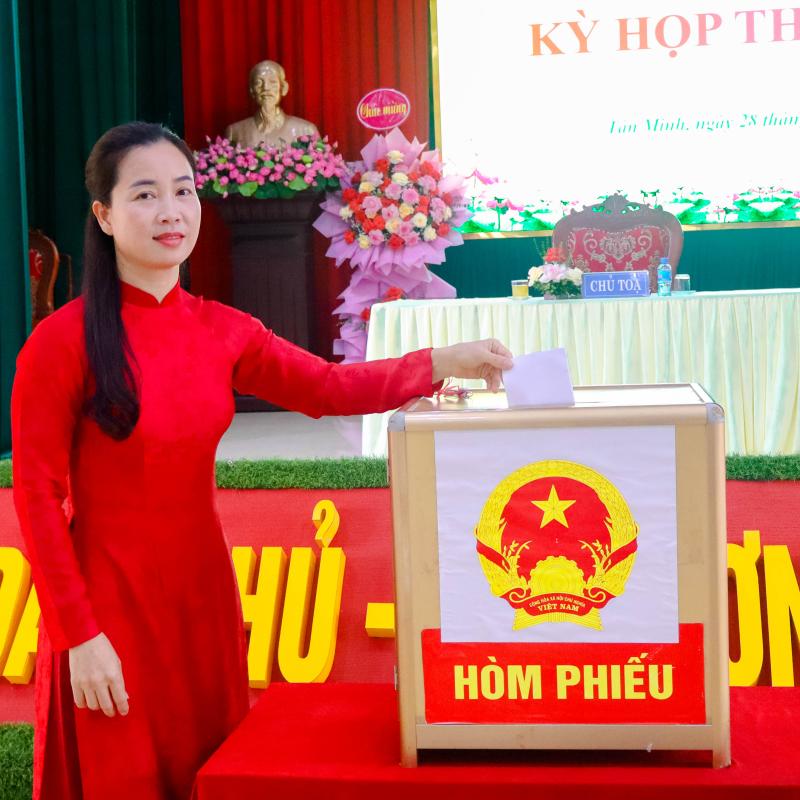 Kỳ họp thứ Nhất, HĐND xã Tân Minh nhiệm kỳ 2026-2031 thành công tốt đẹp: Quyết tâm thực hiện thắng lợi nhiệm vụ nhiệm kỳ mới