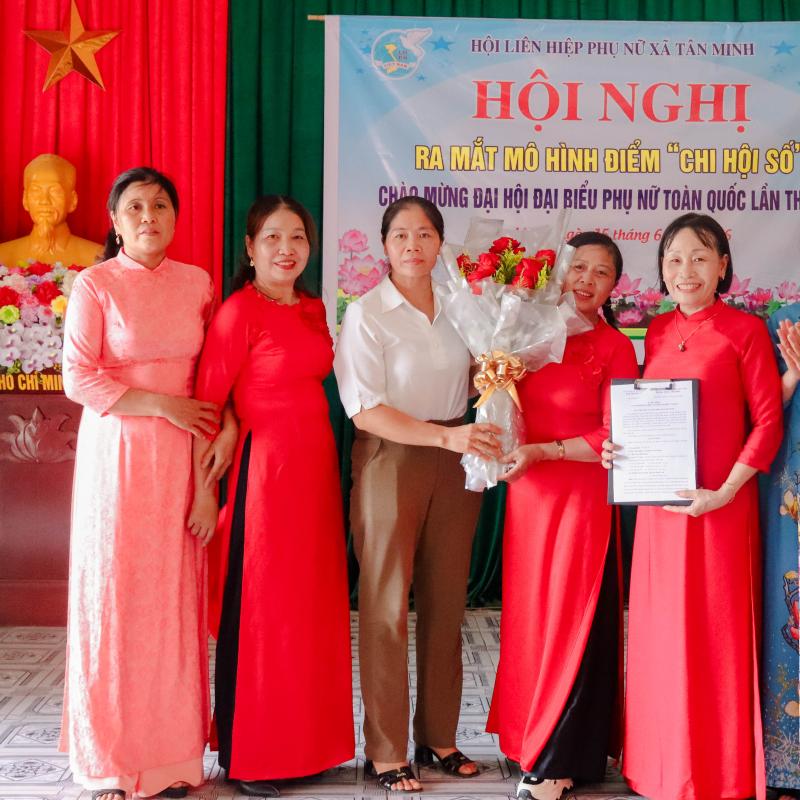 Ra mắt mô hình “Chi hội số” – Bước chuyển mới trong hoạt động Hội Phụ nữ xã Tân Minh