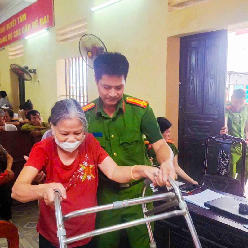 Công an xã Tân Minh tận tâm rà soát, thu nhận mẫu ADN thân nhân liệt sĩ – Hành trình tri ân những người đã hy sinh vì Tổ quốc