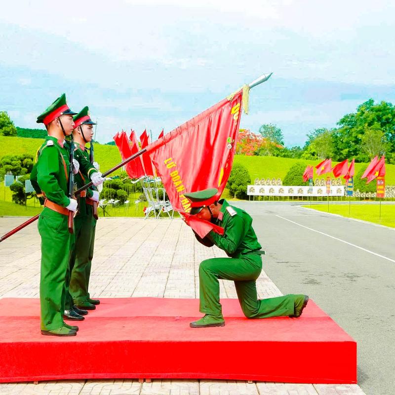 Lãnh đạo xã Tân Minh dự lễ tuyên thệ chiến sĩ mới năm 2026 tại các đơn vị quân đội