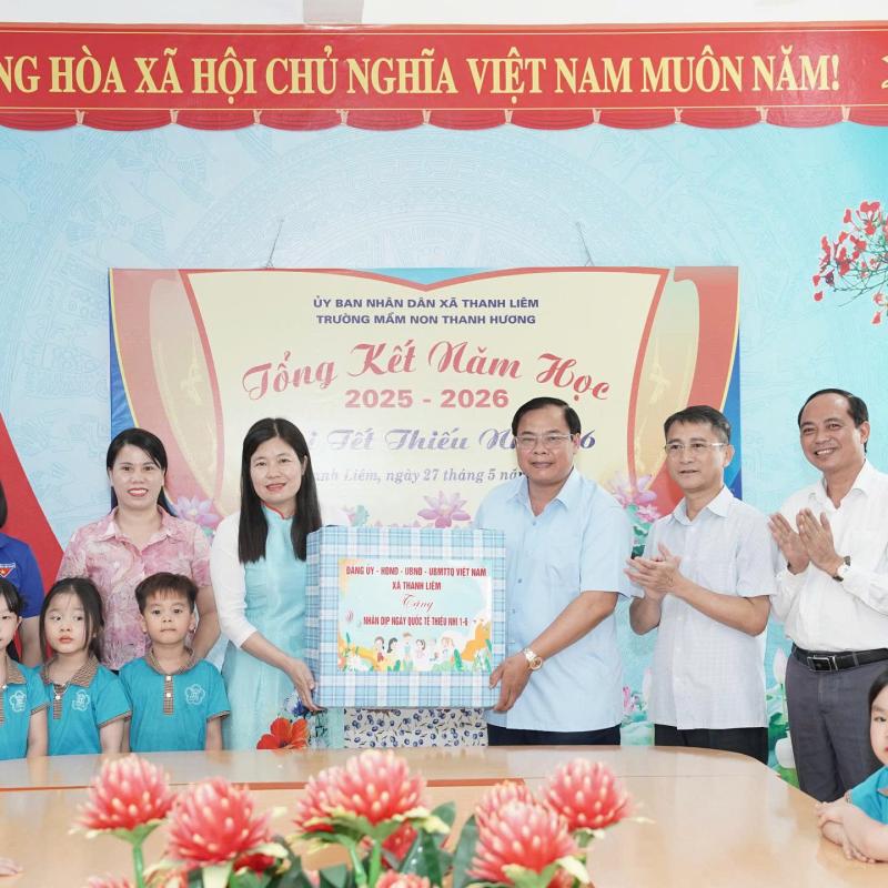 Thanh Liêm: Thăm, tặng quà các cháu thiếu nhi nhân ngày Quốc tế thiếu nhi 01/6