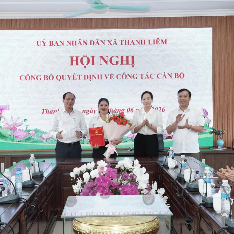 UBND XÃ THANH LIÊM CÔNG BỐ QUYẾT ĐỊNH VỀ CÔNG TÁC CÁN BỘ