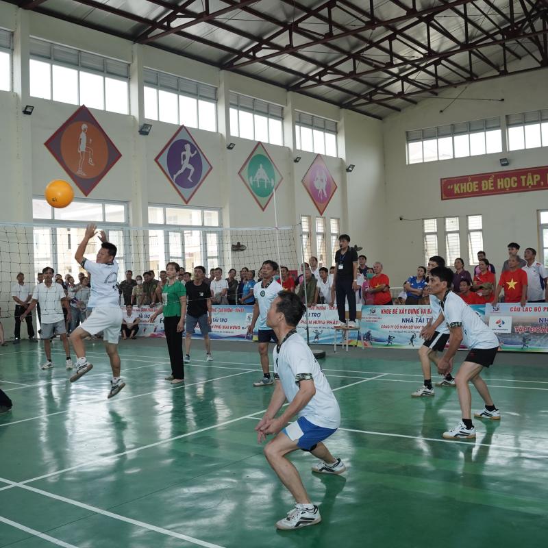 Sôi nổi, kịch tính nội dung bóng chuyền hơi nam tại Đại hội Thể dục thể thao xã Thanh Liêm