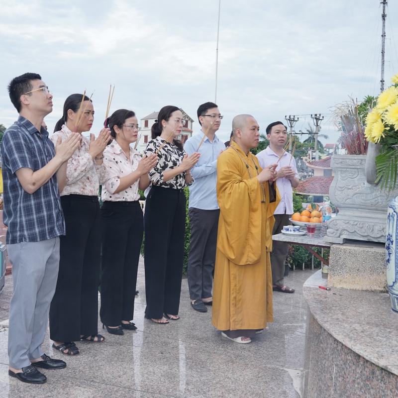 THANH LIÊM TỔ CHỨC LỄ DÂNG HƯƠNG, CẦU SIÊU VÀ ĐỘNG THỔ THỰC HIỆN LẤY MẪU HÀI CỐT LIỆT SĨ PHỤC VỤ GIÁM ĐỊNH ADN TẠI NGHĨA TRANG LIỆT SĨ THANH TÂM