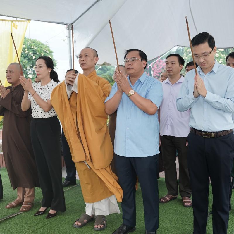 THANH LIÊM: DÂNG HƯƠNG, DÂNG HOA, CẦU SIÊU VÀ ĐỘNG THỔ TRIỂN KHAI LẤY MẪU HÀI CỐT LIỆT SĨ PHỤC VỤ GIÁM ĐỊNH ADN TẠI NGHĨA TRANG LIỆT SĨ THANH HƯƠNG
