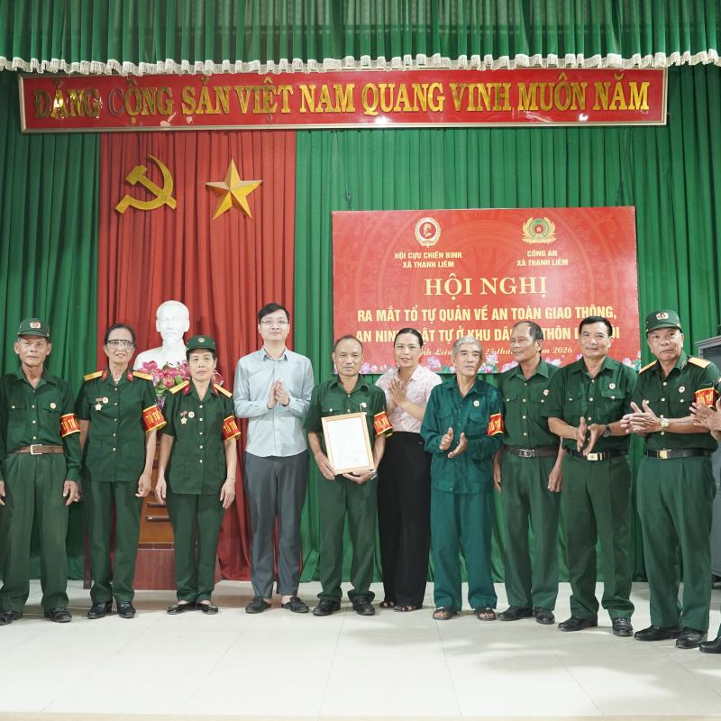 HỘI CỰU CHIẾN BINH XÃ THANH LIÊM RA MẮT MÔ HÌNH “TỔ TỰ QUẢN VỀ AN TOÀN GIAO THÔNG, AN NINH TRẬT TỰ Ở KHU DÂN CƯ THÔN LÁC NỘI”