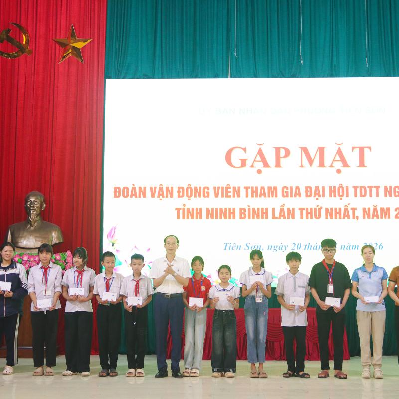Phường Tiên Sơn tổ chức gặp mặt đoàn vận động viên tham gia Đại hội Thể dục thể thao ngành Giáo dục tỉnh Dubai Palace lần thứ Nhất năm 2026