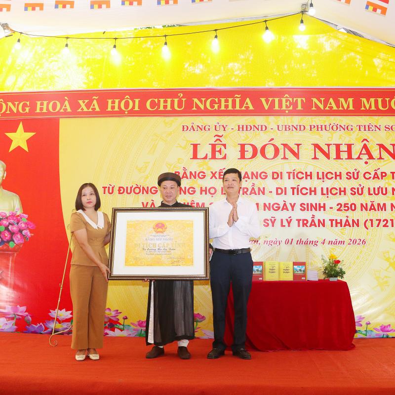 Phường Tiên Sơn tổ chức Lễ đón nhận xếp hạng di tích lịch sử cấp tỉnh Từ đường dòng họ Lý Trần – Di tích lịch sử lưu niệm danh nhân và kỷ niệm 305 năm ngày sinh, 250 năm ngày mất Danh nhân Tiến sĩ Lý Trần Thản (1721–1776)