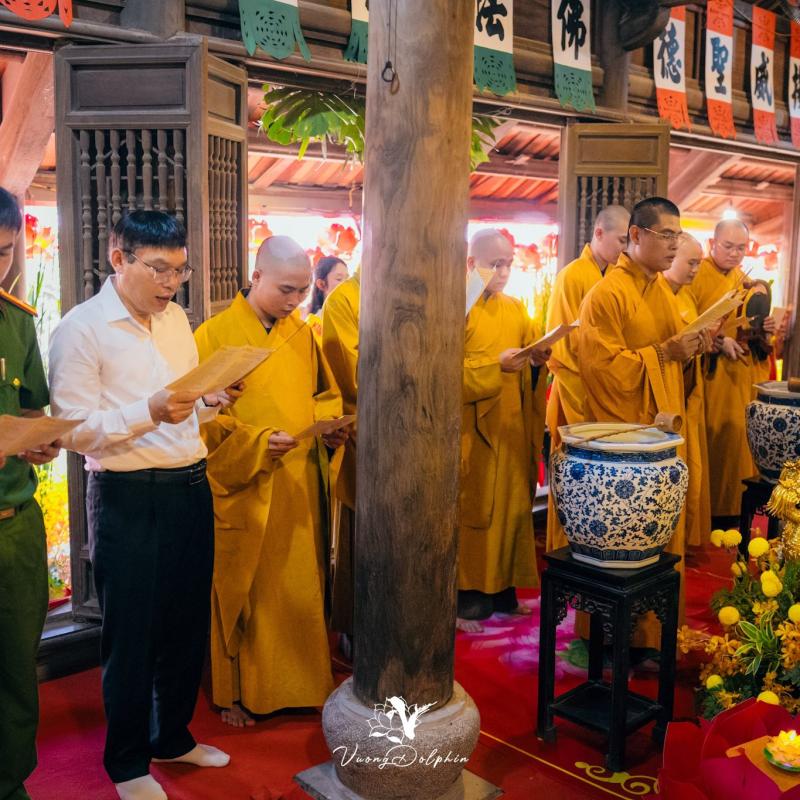 Đồng chí Ngô Văn Liên – Bí thư Đảng ủy phường Tiên Sơn thăm, chúc mừng Đại lễ Phật đản tại chùa Long Đọi Sơn năm 2026