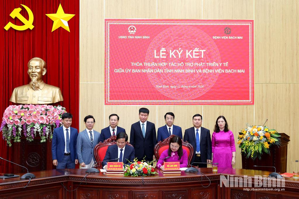 cac-dai-bieu-chung-kien-lanh-dao-tinh-ninh-binh-ky-bien-ban-15a5-1781517541-52371.jpg