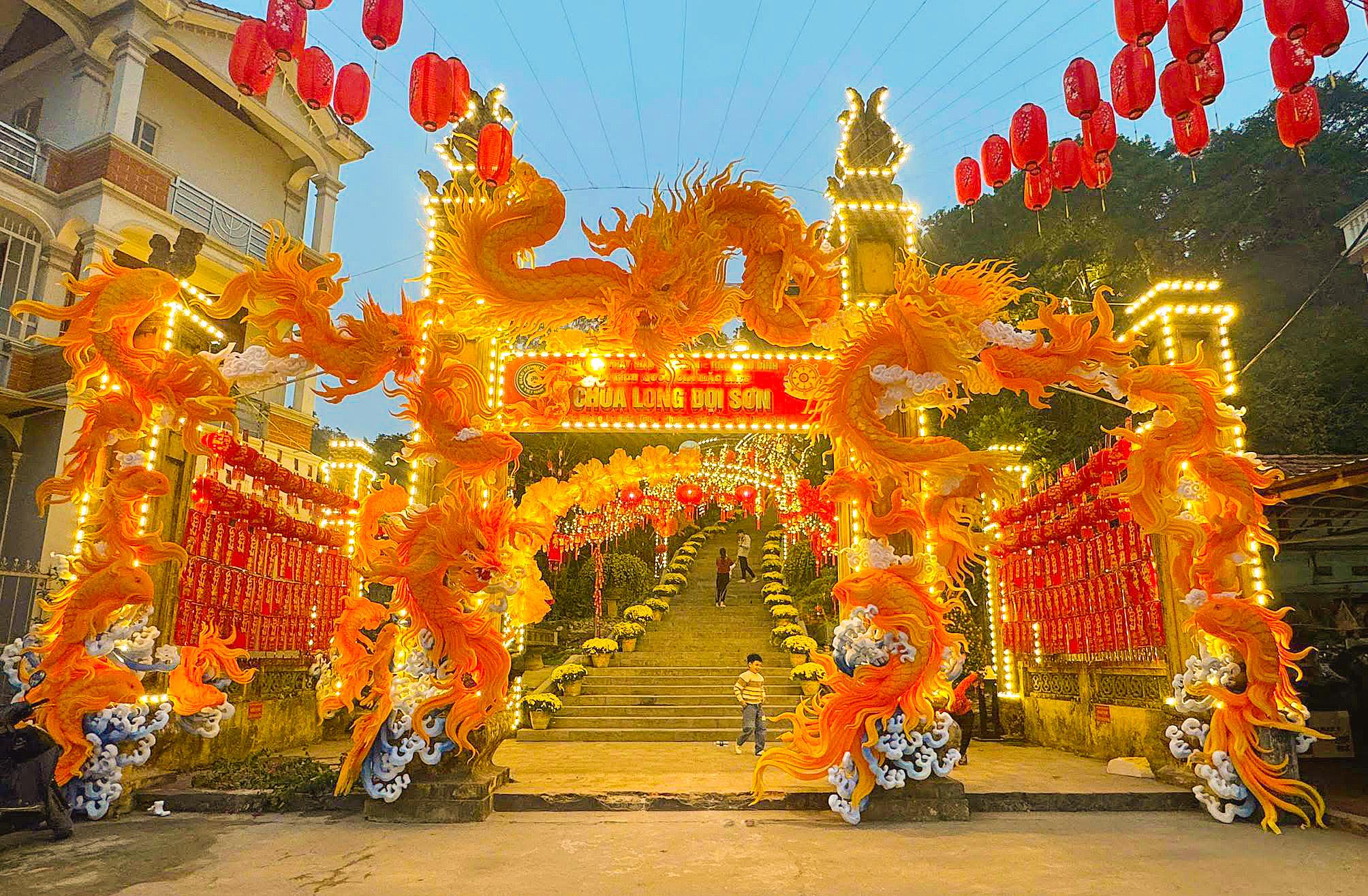 Những pho tượng kim cương tại Chùa Long Đọi Sơn