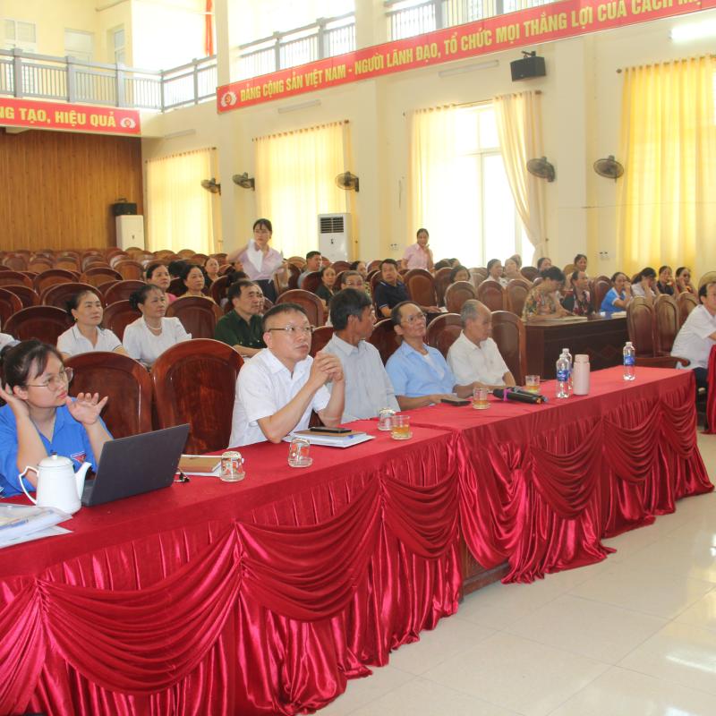Phòng giao dịch Ngân hàng Chính sách xã hội Duy Tiên tổ chức tập huấn tín dụng chính sách xã hội năm 2026.