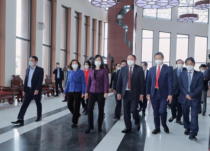 hanh-chinh-cong-1764749427-163979.jpg