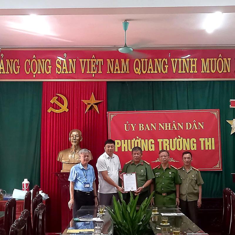 HỘI NGHỊ CÔNG BỐ VÀ TRAO QUYẾT ĐỊNH THÀNH LẬP HỘI CỰU CÔNG AN NHÂN DÂN PHƯỜNG TRƯỜNG THI