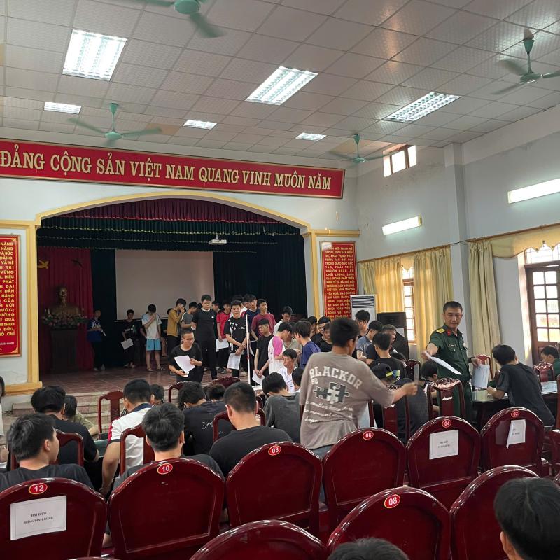 BAN CHQS PHƯỜNG TRƯỜNG THI ĐĂNG KÝ NVQS LẦN ĐẦU CHO CÔNG DÂN SẴN SÀNG NHẬP NGŨ
