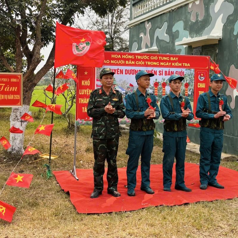 BAN CHỈ HUY QUÂN SỰ PHƯỜNG TRƯỜNG THI ĐÃ TỔ CHỨC KIỂM TRA BẮN ĐẠN THẬT SÚNG TIỂU LIÊN AK