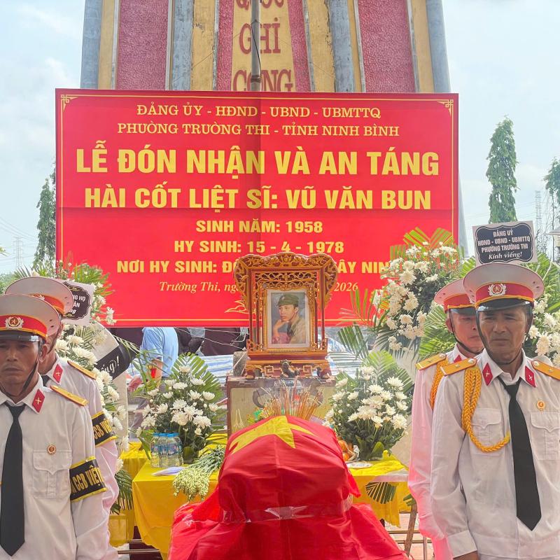 PHƯỜNG TRƯỜNG THI TỔ CHỨC LỄ ĐÓN NHẬN VÀ AN TÁNG HÀI CỐT LIỆT SĨ VŨ VĂN BUN