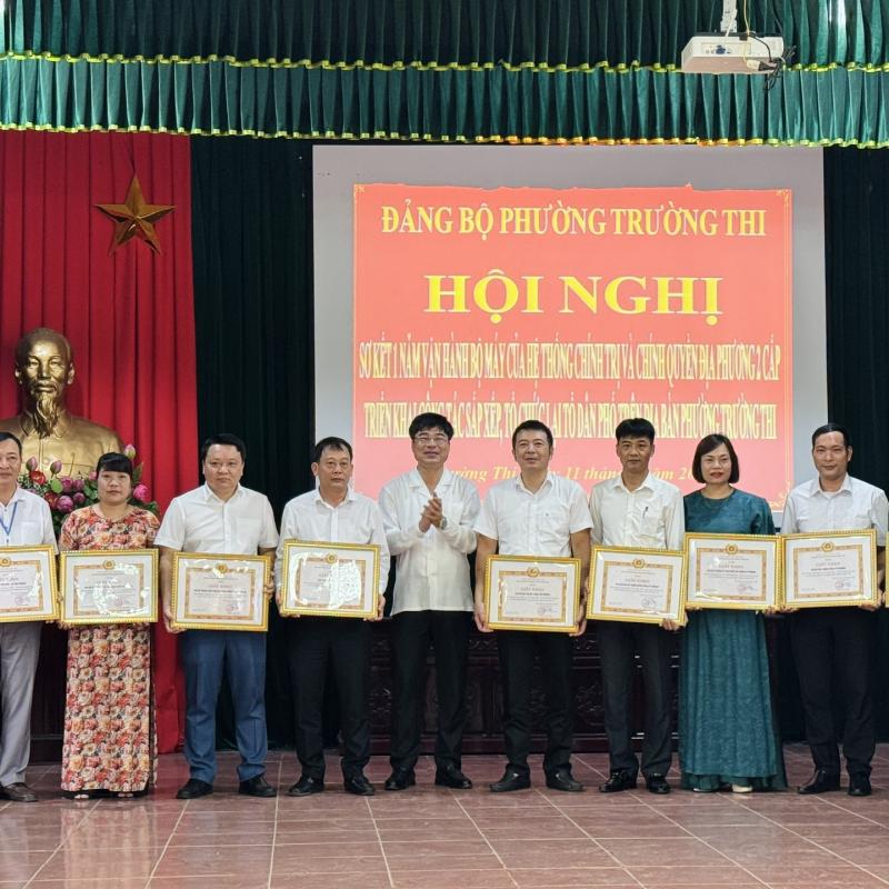 HỘI NGHỊ SƠ KẾT 1 NĂM VẬN HÀNH BỘ MÁY CỦA HỆ THỐNG CHÍNH TRỊ VÀ CHÍNH QUYỀN ĐỊA PHƯƠNG 2 CẤP, TRIỂN KHAI CÔNG TÁC SẮP XẾP, TỔ CHỨC LẠI TỔ DÂN PHỐ TRÊN ĐỊA BÀN PHƯỜNG TRƯỜNG THI