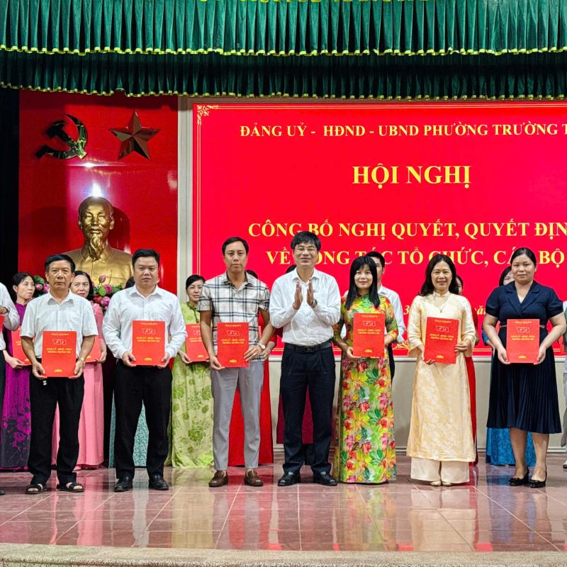 Phường Trường Thi Công Bố Các Nghị Quyết, Quyết Định Về Công Tác Tổ Chức, Cán Bộ