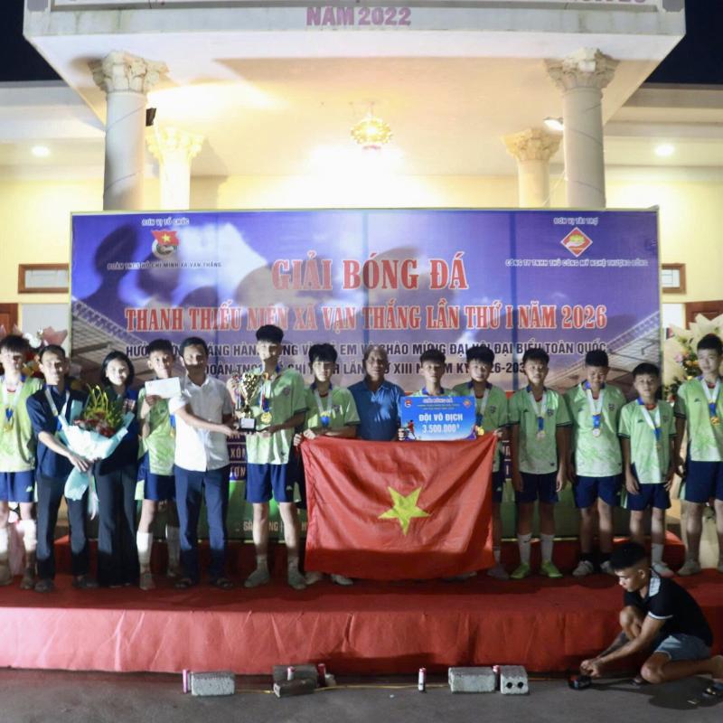 Giải bóng đá thanh thiếu niên xã Vạn Thắng lần thứ I năm 2026 thành công rực rỡ, lan tỏa phong trào thể dục, thể thao hè trong thanh thiếu nhi
