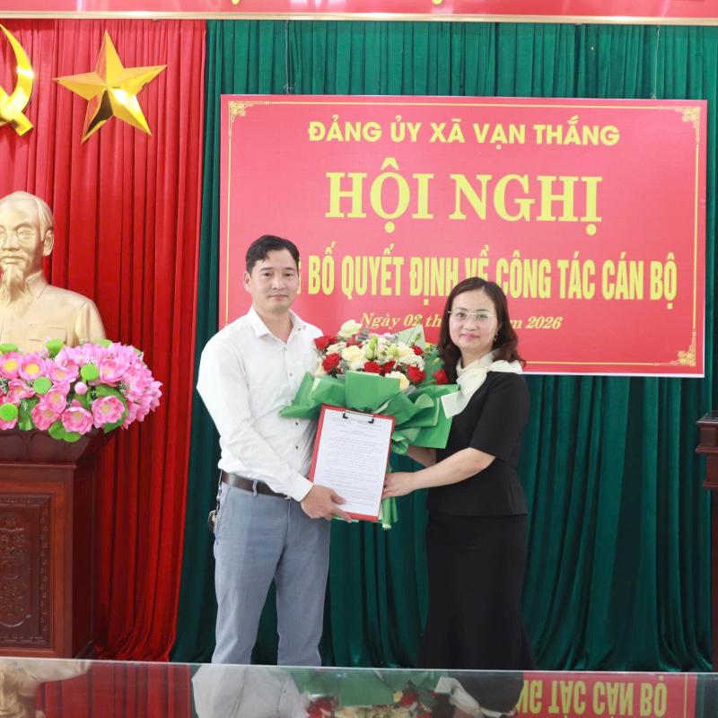 Đảng ủy xã Vạn Thắng tổ chức hội nghị công bố Quyết định về công tác cán bộ