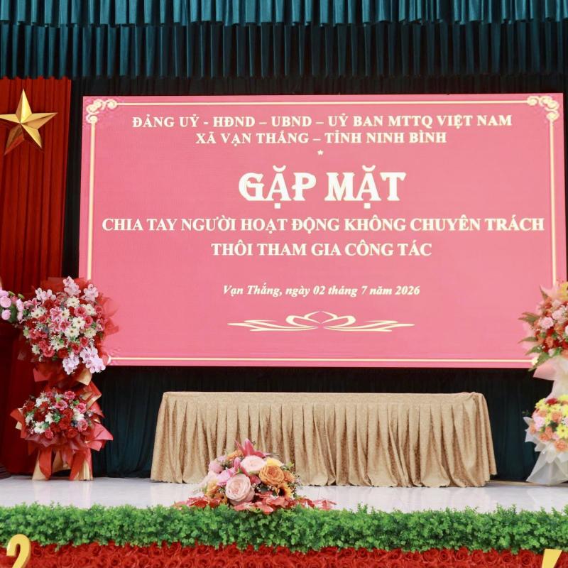Xã Vạn Thắng tổ chức gặp mặt, chia tay những người hoạt động không chuyên trách thôi tham gia công tác