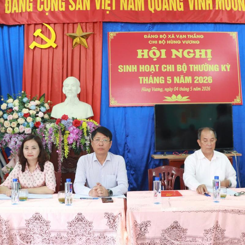 Đồng chí Phó Chủ tịch Thường trực UBND tỉnh Trần Song Tùng dự sinh hoạt chi bộ thôn Hùng Vương