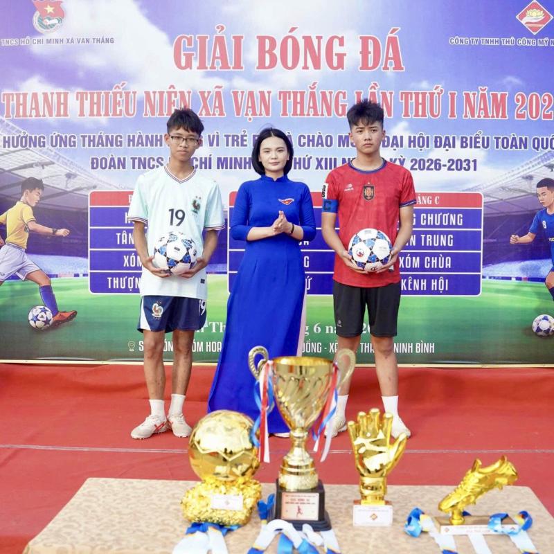 Đoàn TNCS Hồ Chí Minh xã Vạn Thắng sôi nổi khai mạc Giải bóng đá nam Thanh thiếu niên lần thứ I năm 2026