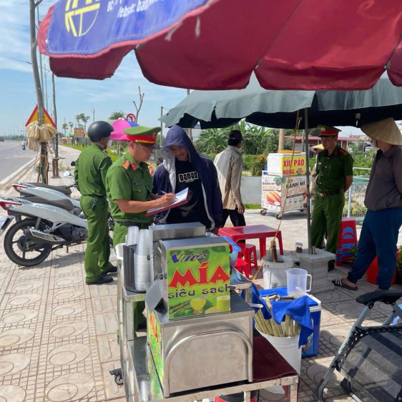 Công an phường Vị Khê tiếp tục triển khai ký cam kết bảo đảm trật tự đô thị, bảo vệ hành lang an toàn giao thông