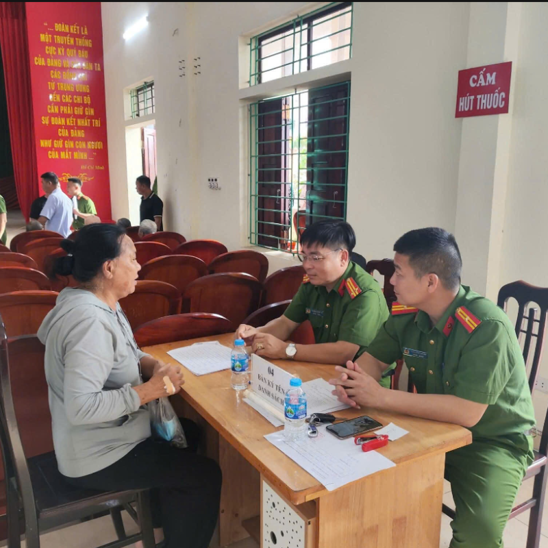 Công an phường Vị Khê tích cực triển khai thưucj hiện lấy mẫu sinh phẩm để giám định ADN xác định hài cốt liệt sĩ chưa rõ thông tin