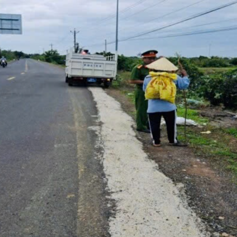 Công an phường Vị Khê tăng cường tuyên truyền, xử lý tình trạng chăn thả gia súc thả rông trên các tuyến đường giao thông