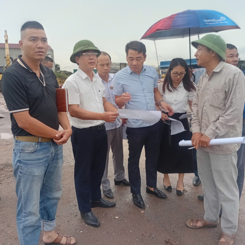 Lãnh đạo UBND phường Vị Khê kiểm tra tiến độ thi công khu dân cư Vạn Diệp