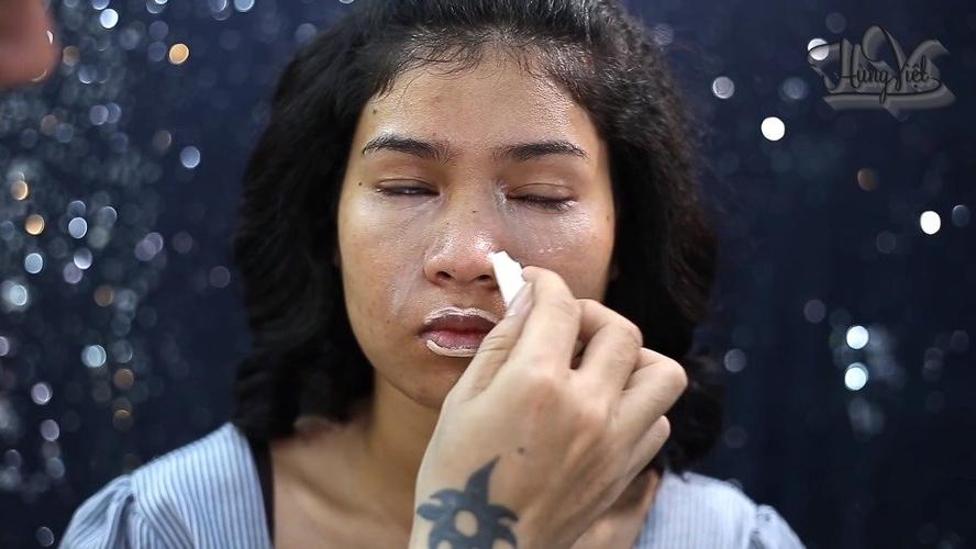 Đồng chí Bí thư Đảng ủy xã Vụ Bản chung vui Ngày hội Đại đoàn kết toàn dân cùng cán bộ và Nhân dân Thôn Vân Cát 2