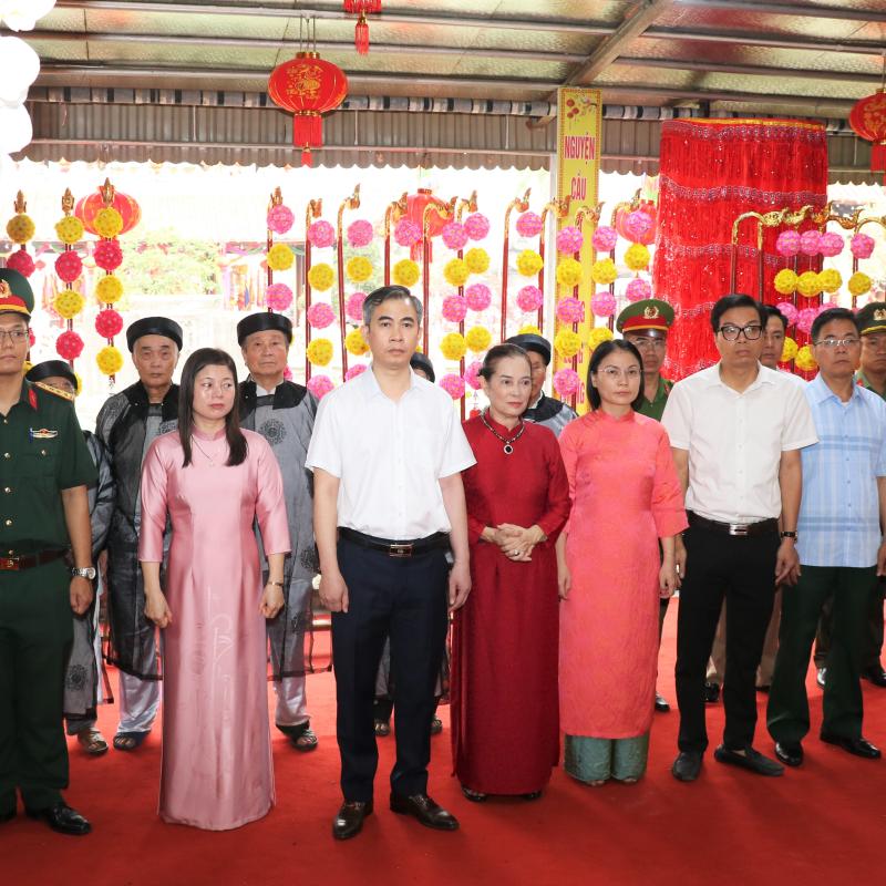 Xã Vụ Bản dâng hương khai mạc lễ hội Phủ Dầy năm 2026