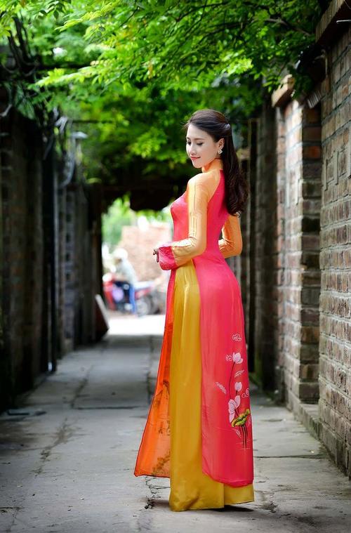 Các đồng chí lãnh đạo xã đi kiểm tra công tác bầu cử đại biểu Quốc hội khóa XVI và đại biểu HĐND các cấp, nhiệm kỳ 2026 – 2031 tại các tổ bầu cử trong xã.