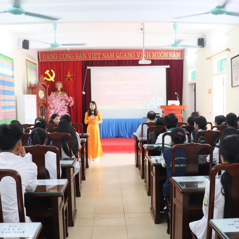 60 đoàn viên, thanh niên ưu tú của Trường THPT Lương Thế Vinh được bồi dưỡng chuyên đề lịch sử Đảng với chủ đề “Đảng ta thật là vĩ đại".
