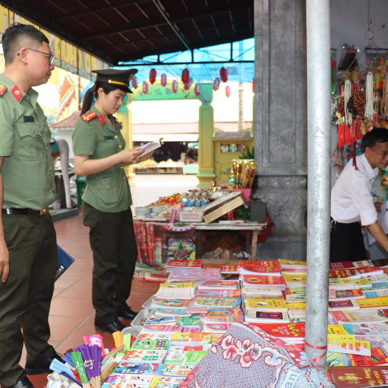 Xã Vụ Bản tăng cường công tác quản lý hoạt động tín ngưỡng văn hóa tại Lễ hội Phủ Dầy.