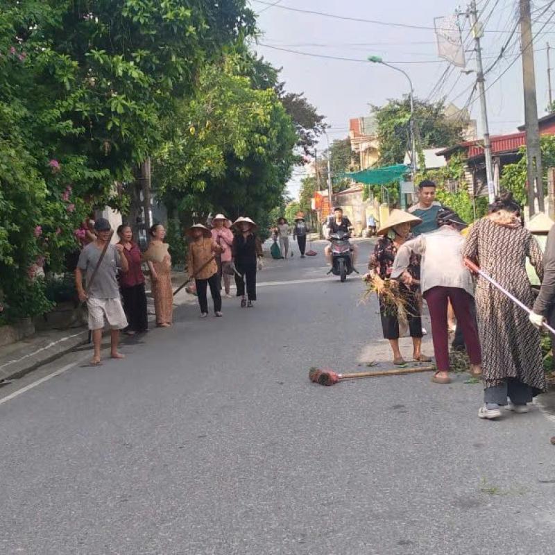 Xã Vụ Bản ra quân tổng vệ sinh môi trường trên địa bàn toàn xã, duy trì phong trào  ngày chủ nhật xanh