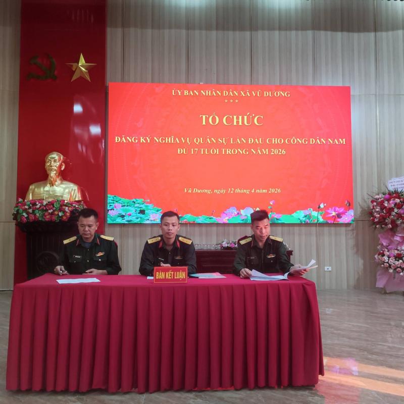 Gần 300 nam thanh niên đủ 17 tuổi trên địa bàn xã Vũ Dương hăng hái tham gia đăng ký Nghĩa vụ quân sự lần đầu