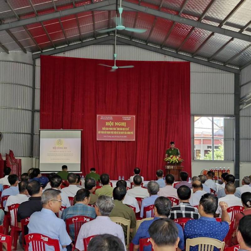 Hội nghị triển khai phong trào "Bình dân học vụ số" tại hội trường Giáo xứ Xuân Dục, xã Xuân Trường