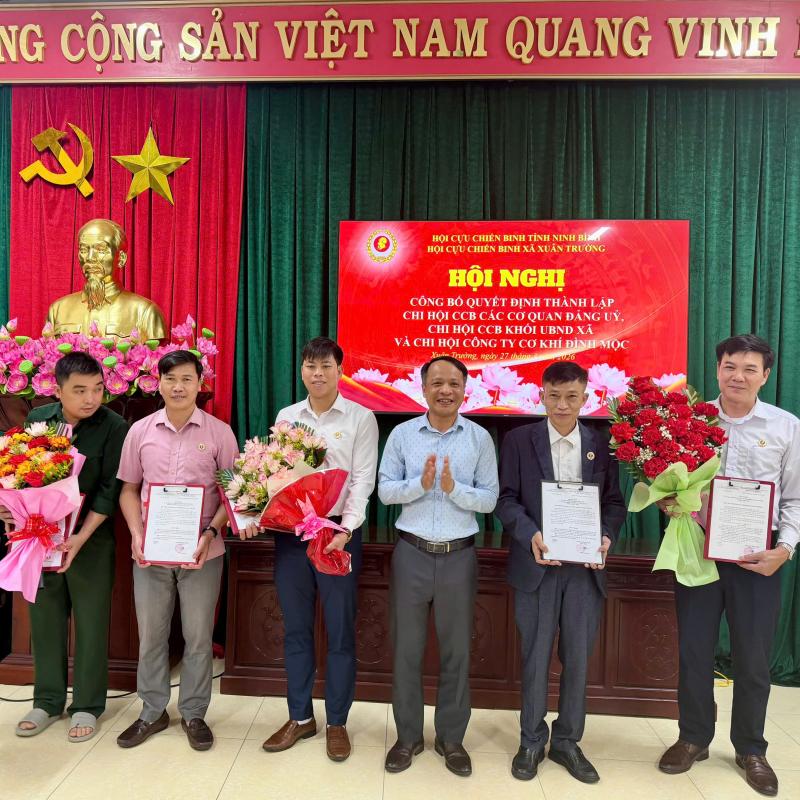 Hội nghị công bố Quyết định thành lập chi hội CCB các cơ quan Đảng ủy; khối UBND xã và chi hội CCB Công ty Cơ khí Đình Mộc