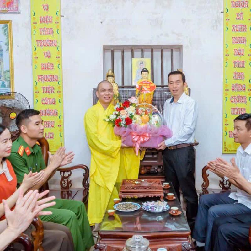 Lãnh đạo xã Xuân Trường thăm, chúc mừng đại lễ Phật đản  phật lịch 2570 - dương lịch 2026