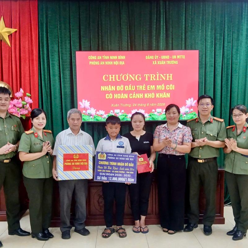 Chương trình nhận đỡ đầu trẻ em mồ côi trên địa bàn xã