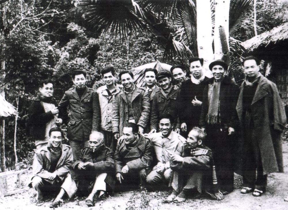 ho-tung-mau-dung-thu-tu-tu-phai-sang-nguon-anh-tu-lieu-1781082662-963062.jpg