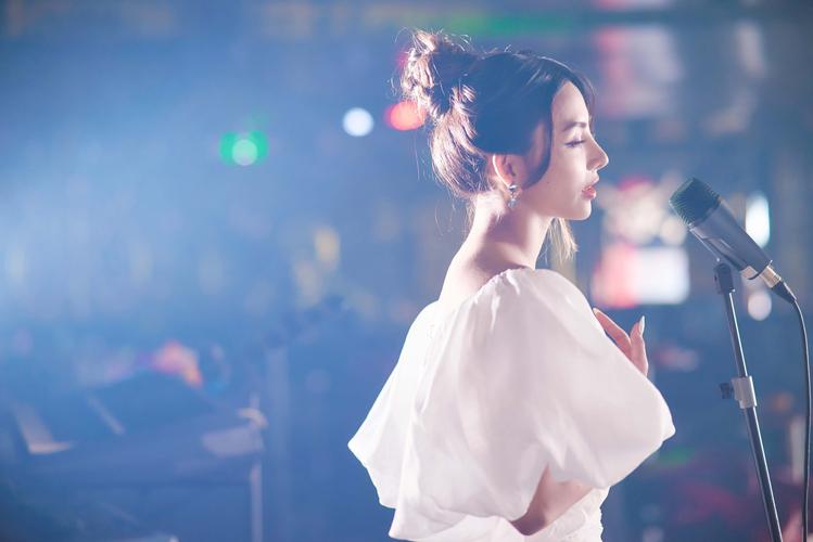 Ghi nhanh không khí Cán bộ, đảng viên, người dân phường Tam Điệp hướng về Đại hội XIV của Đảng