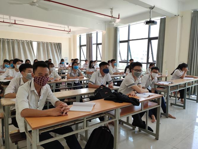 UBND phường Tây Hoa Lư ra quân xử lý vi phạm hành lang an toàn giao thông trên địa bàn phường