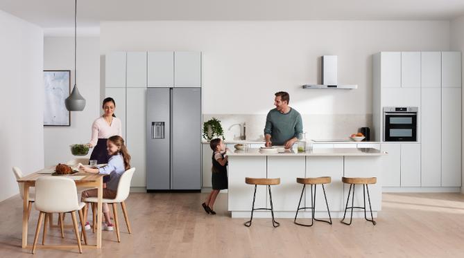 Chuyện Bác Hồ lau nhà giúp cô phục vụ - Một hành động nhỏ nhưng tỏa sáng cả một nhân cách lớn