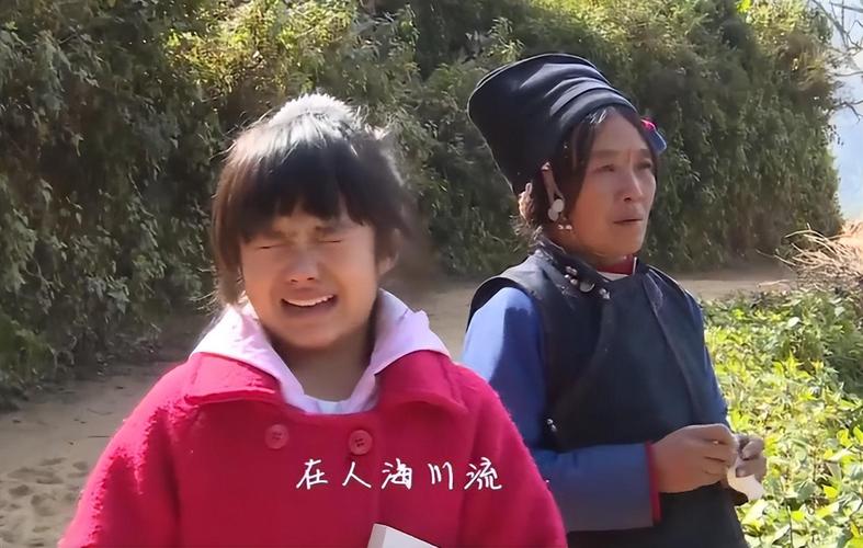 Triển làm tranh cổ động “ Hồ Chí Minh - cả cuộc đời vì nước vì dân”